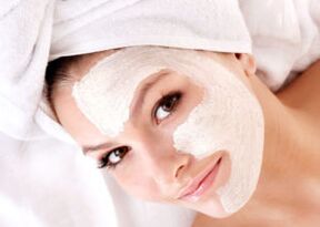 maschera di argilla bianca
