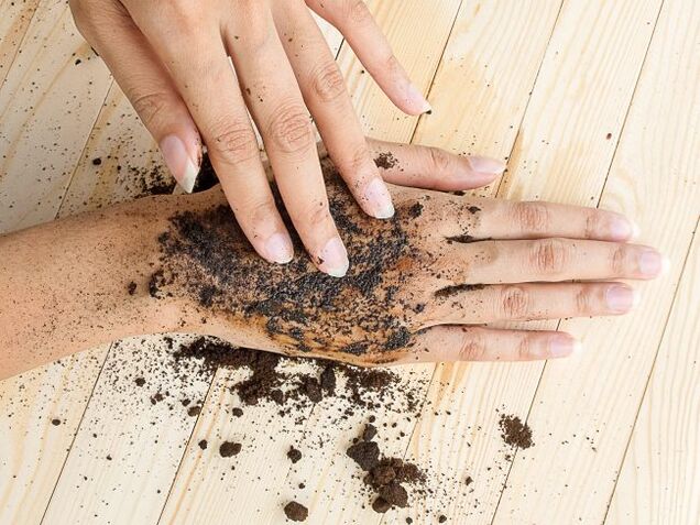 Scrub mani al sale e caffè
